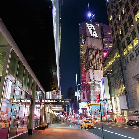 Hilton Garden Inn New York - Times Square Central Екстериор снимка