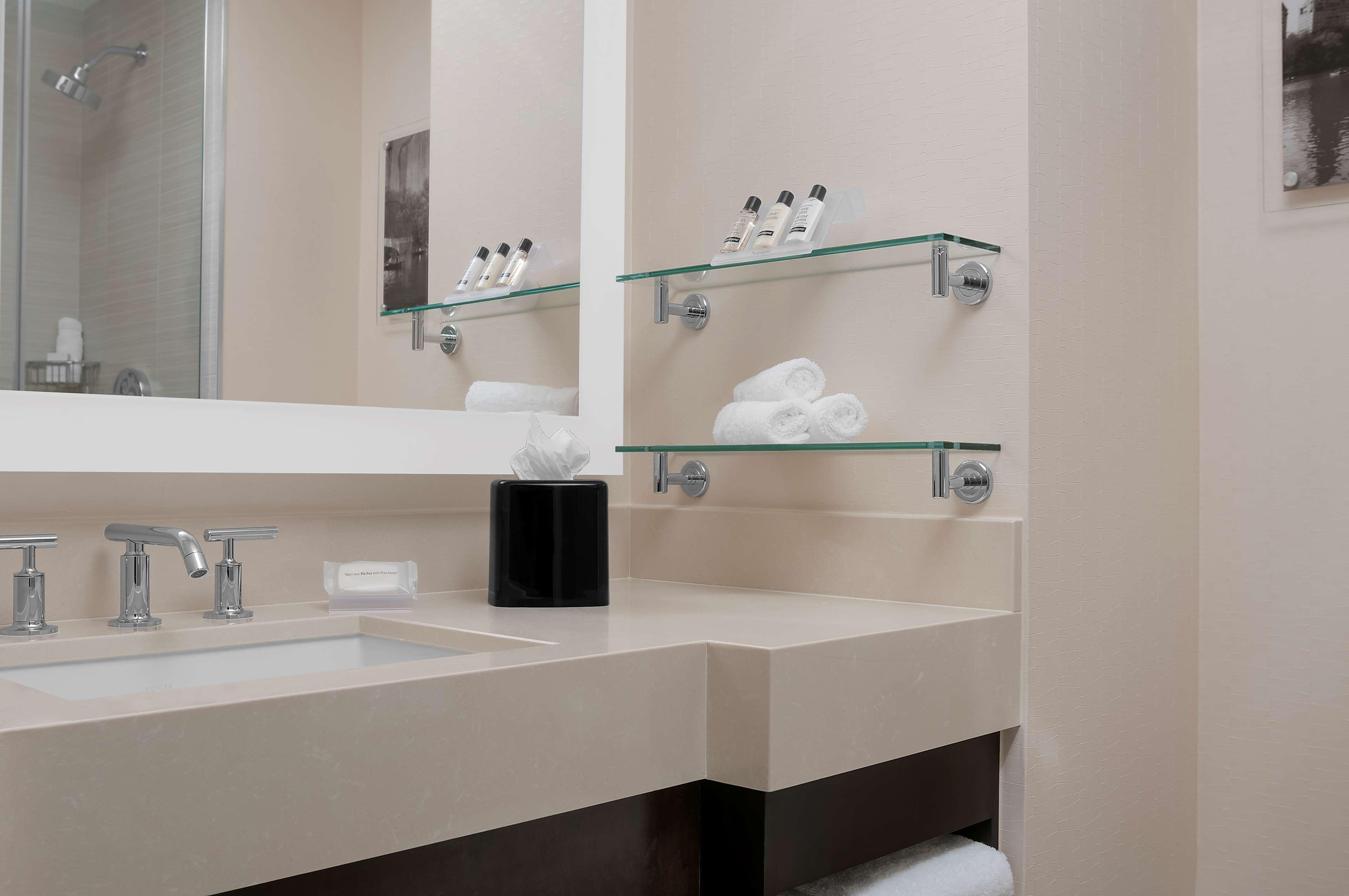 Hilton Garden Inn New York - Times Square Central Екстериор снимка