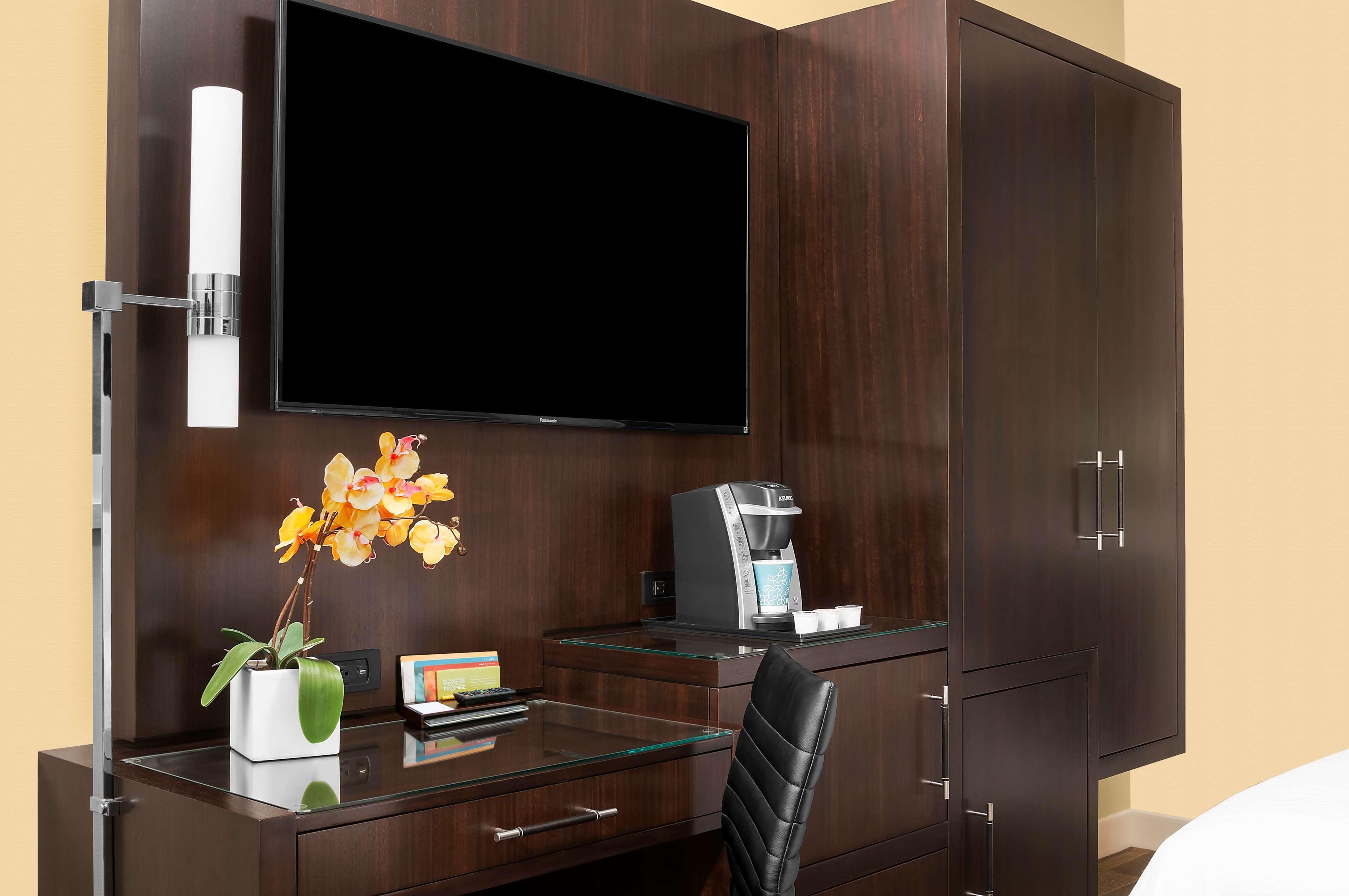 Hilton Garden Inn New York - Times Square Central Екстериор снимка