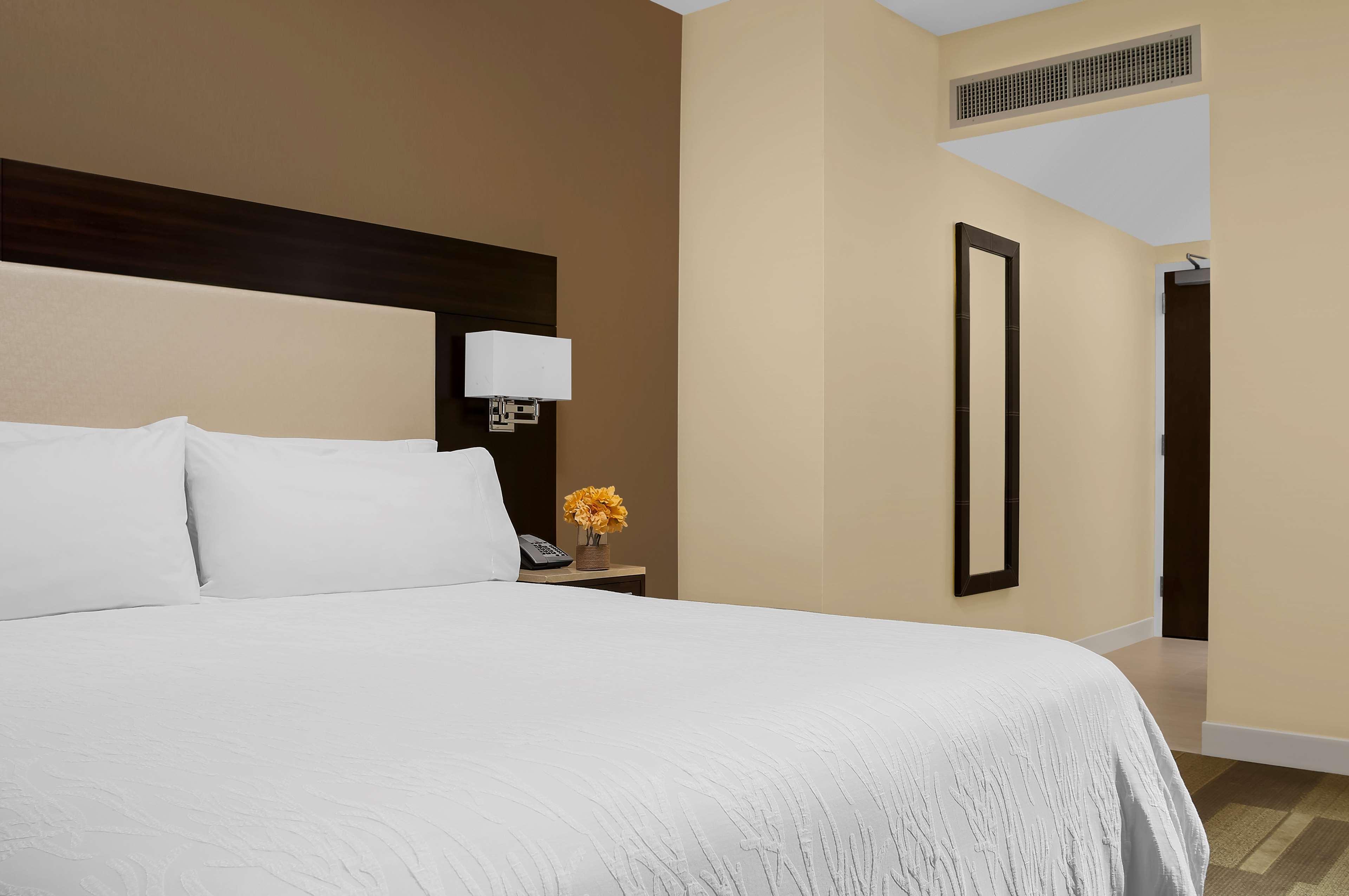 Hilton Garden Inn New York - Times Square Central Екстериор снимка