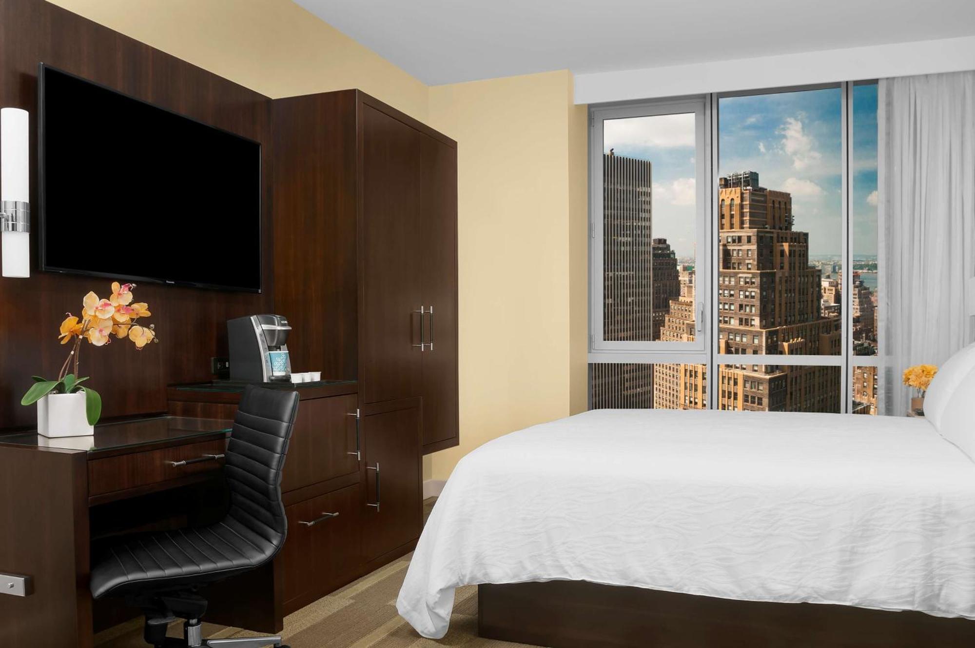 Hilton Garden Inn New York - Times Square Central Екстериор снимка