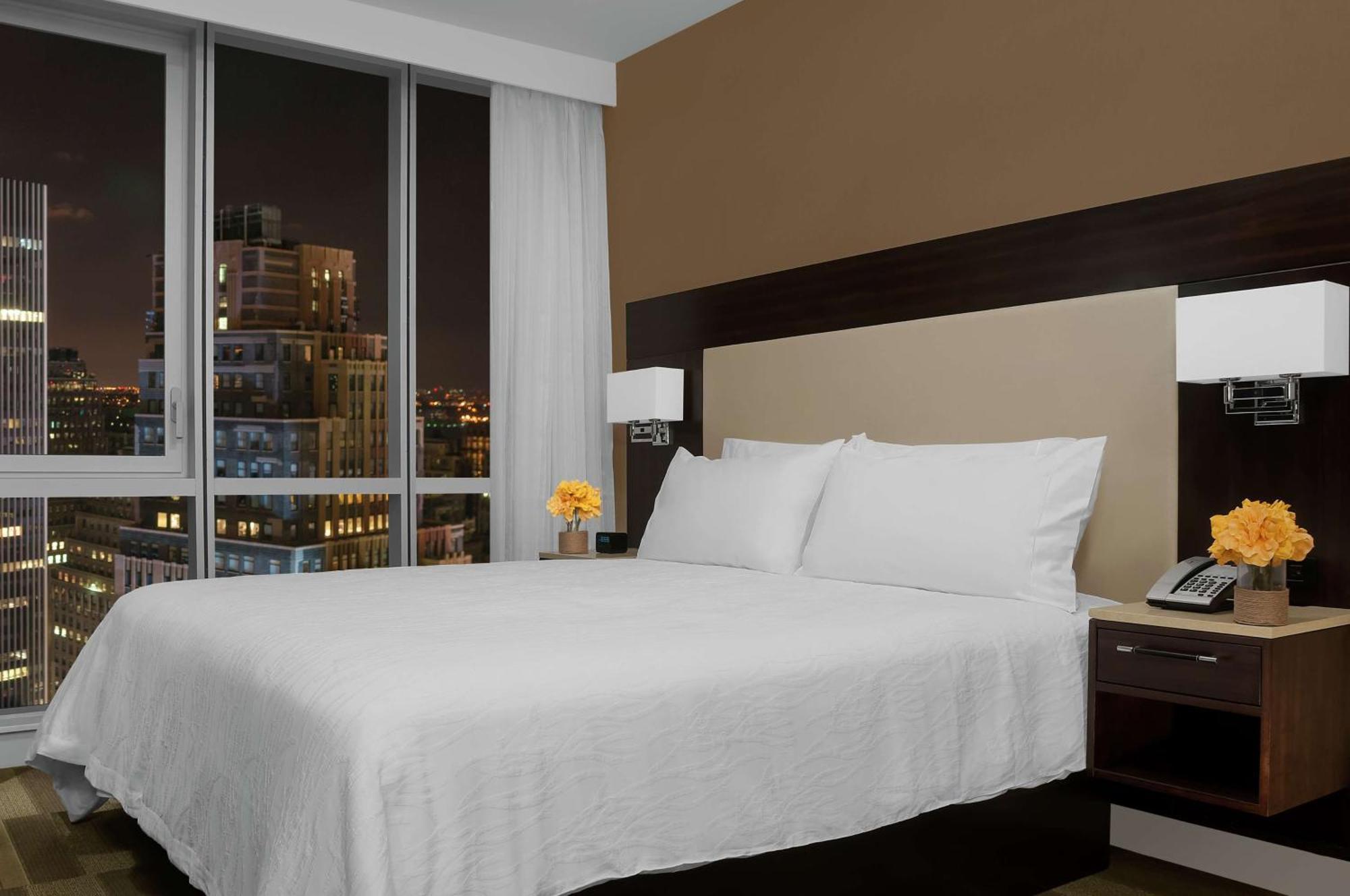 Hilton Garden Inn New York - Times Square Central Екстериор снимка