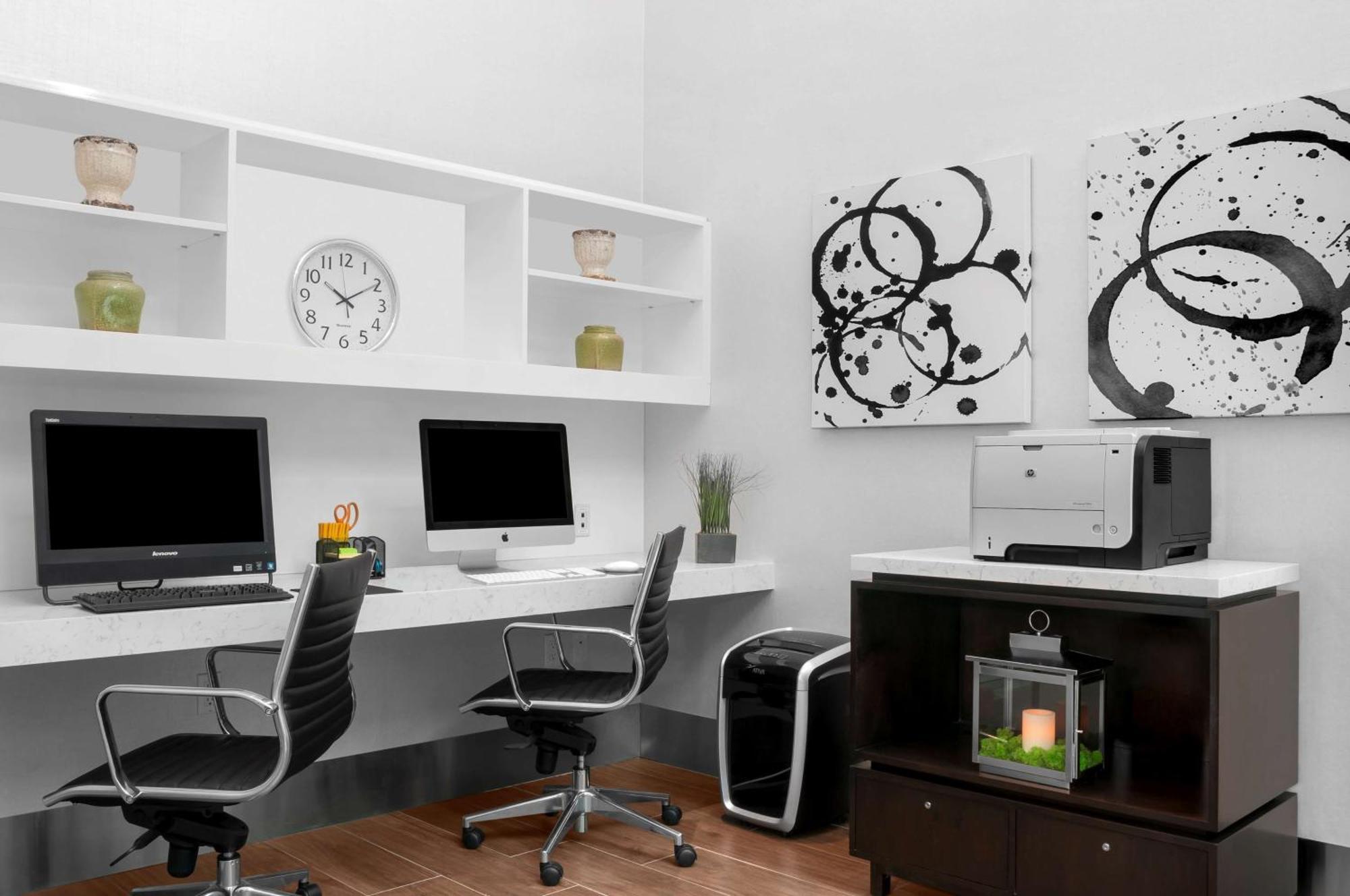 Hilton Garden Inn New York - Times Square Central Екстериор снимка