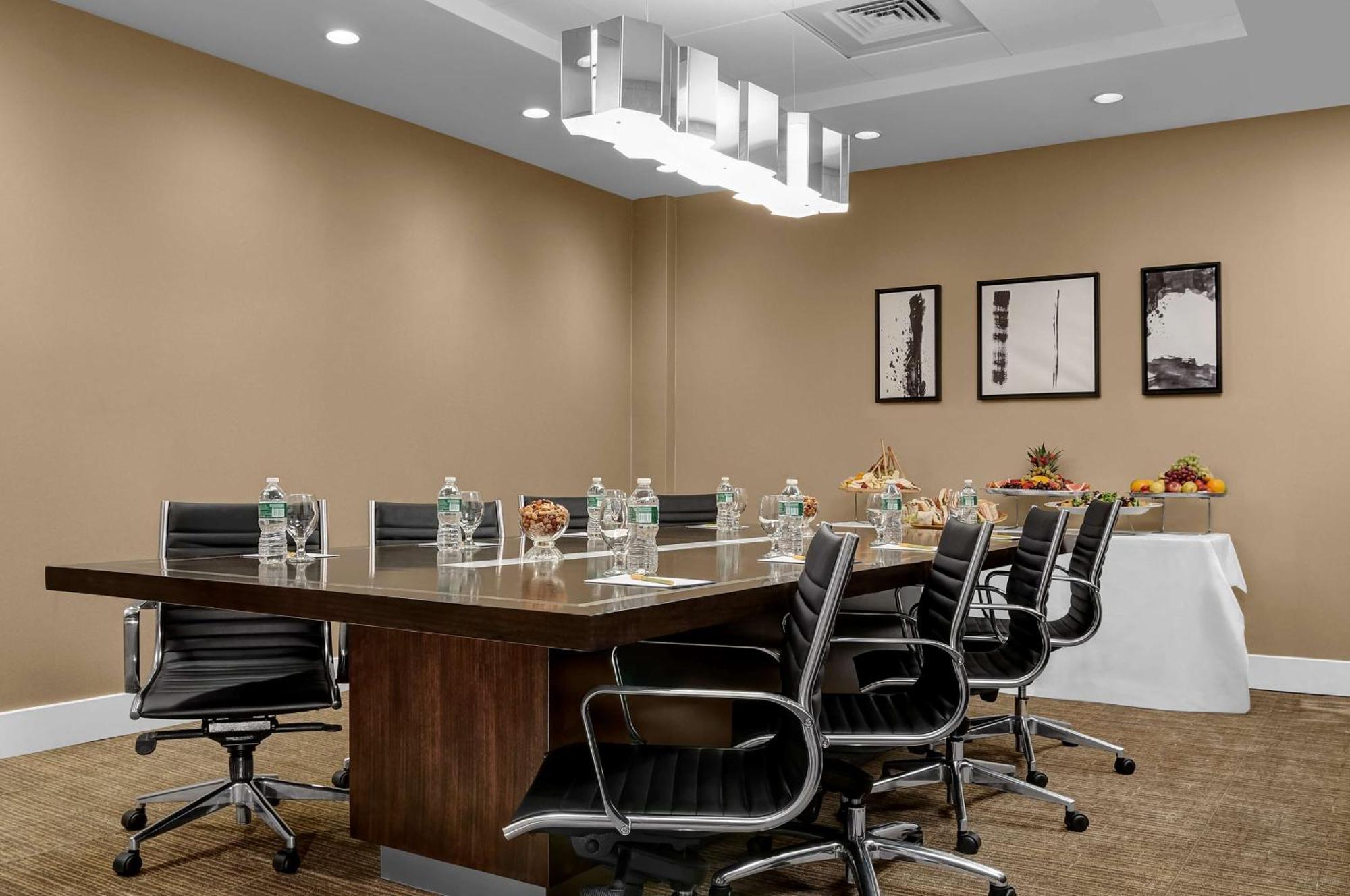 Hilton Garden Inn New York - Times Square Central Екстериор снимка