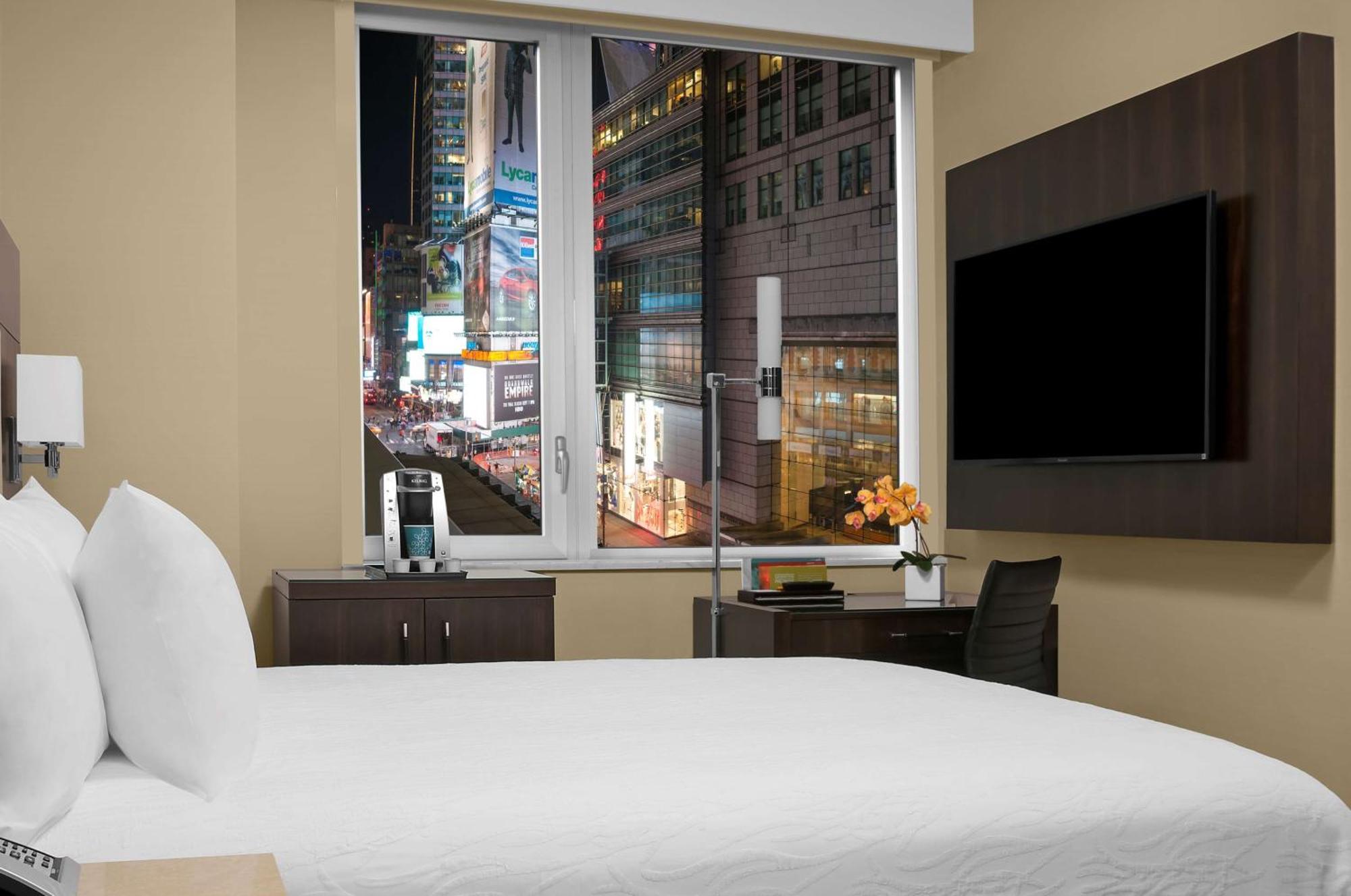 Hilton Garden Inn New York - Times Square Central Екстериор снимка