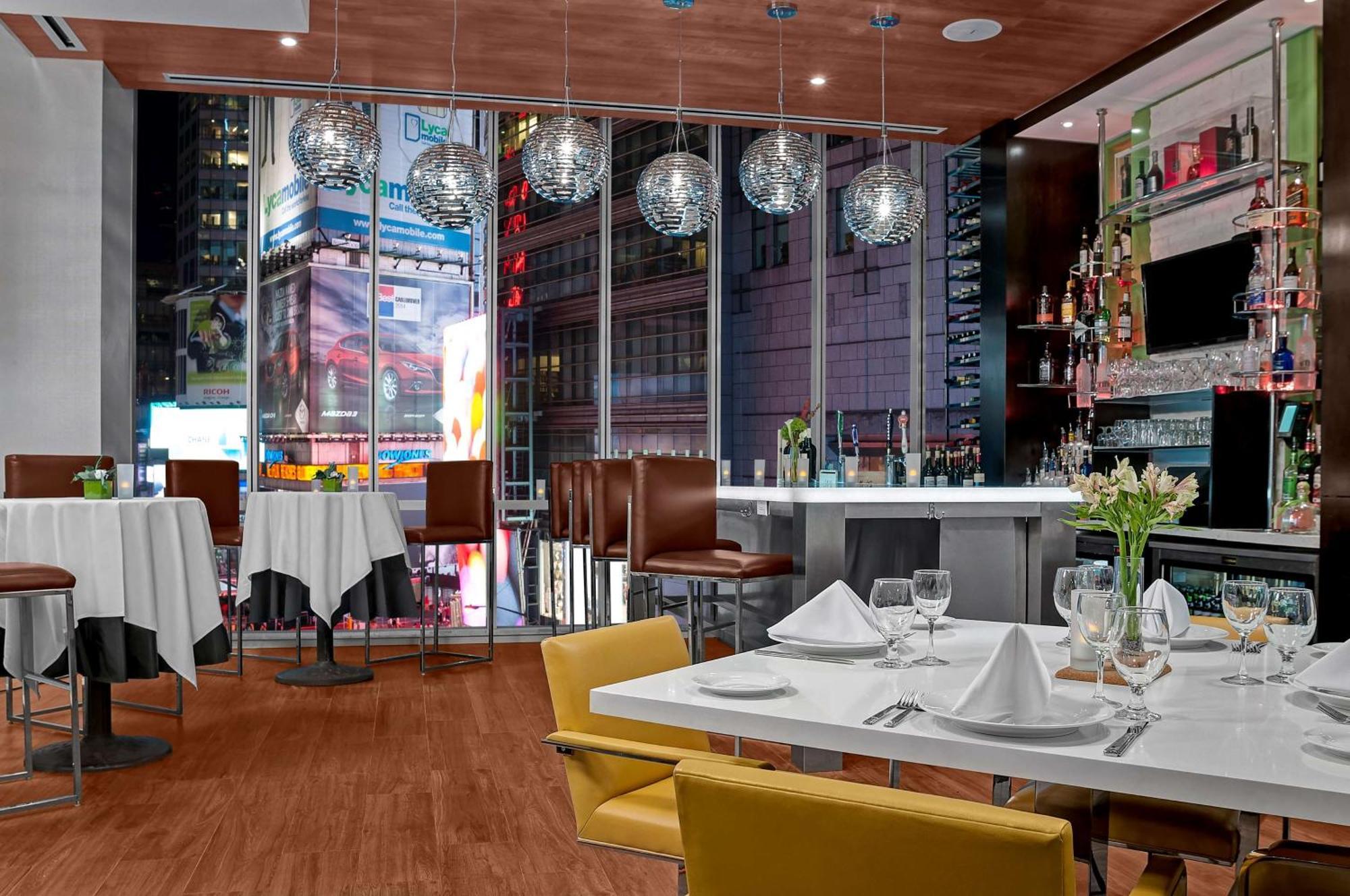 Hilton Garden Inn New York - Times Square Central Екстериор снимка