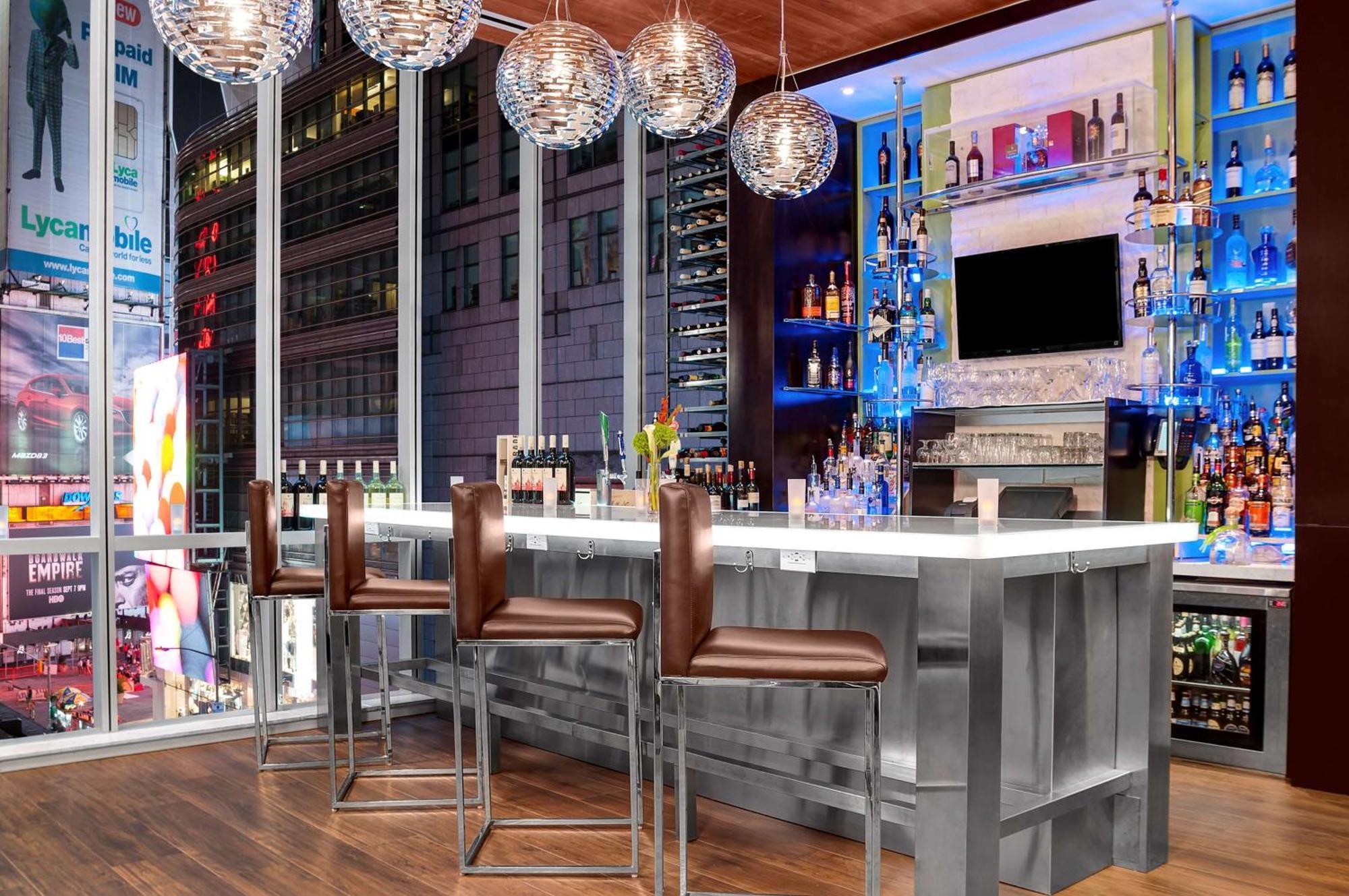 Hilton Garden Inn New York - Times Square Central Екстериор снимка