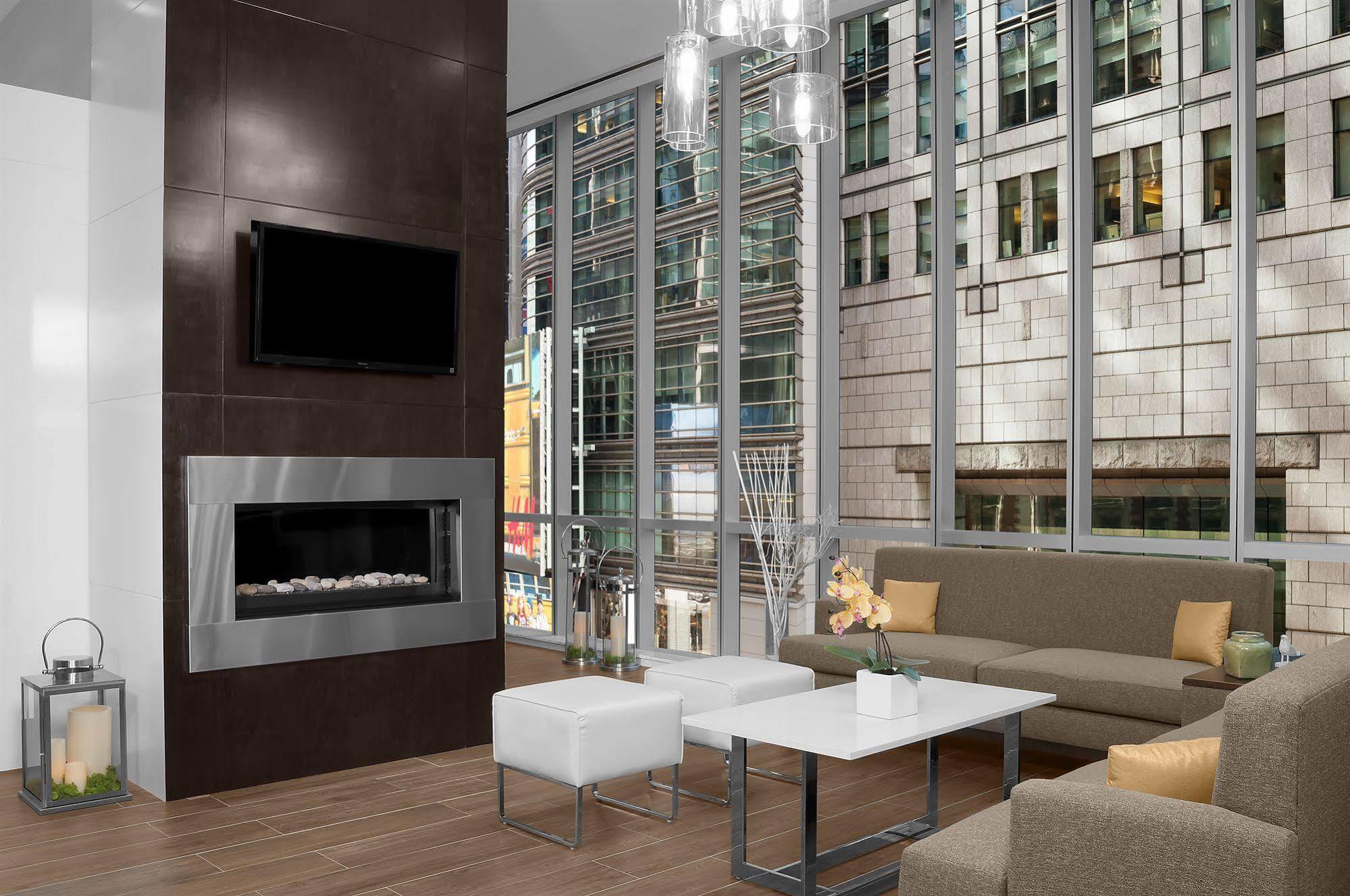 Hilton Garden Inn New York - Times Square Central Екстериор снимка