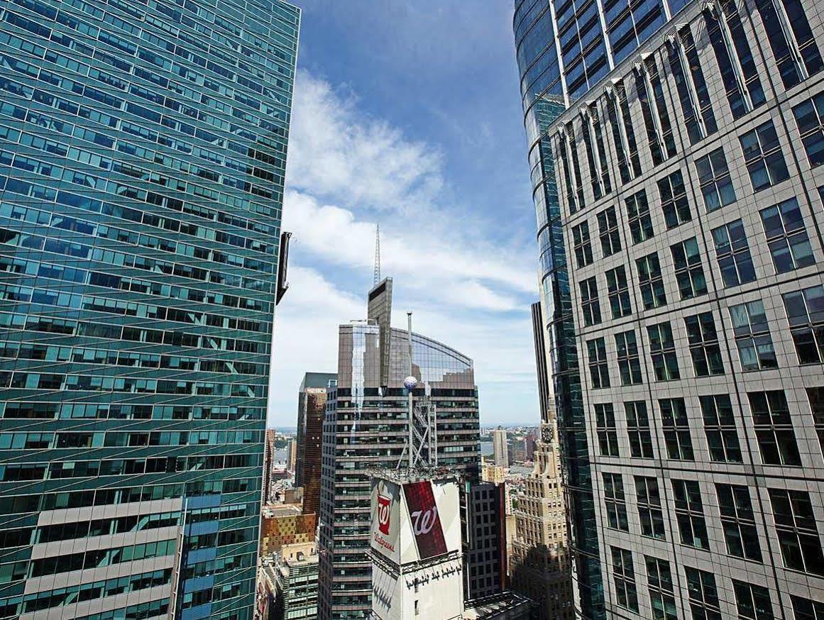 Hilton Garden Inn New York - Times Square Central Екстериор снимка